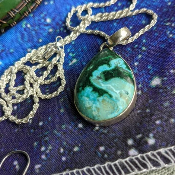 Chrysocolla Shattuckite and Malachite pendant Dolphin Abstract - Picture 2 of 3
